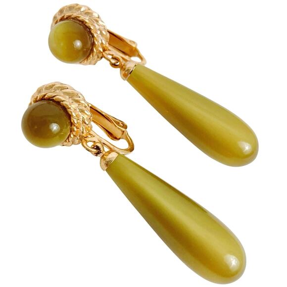 VTG Sarah Coventry Moonglow Lucite Teardrop Clip On Earrings 1960s Gold Tone - Picture 1 of 10